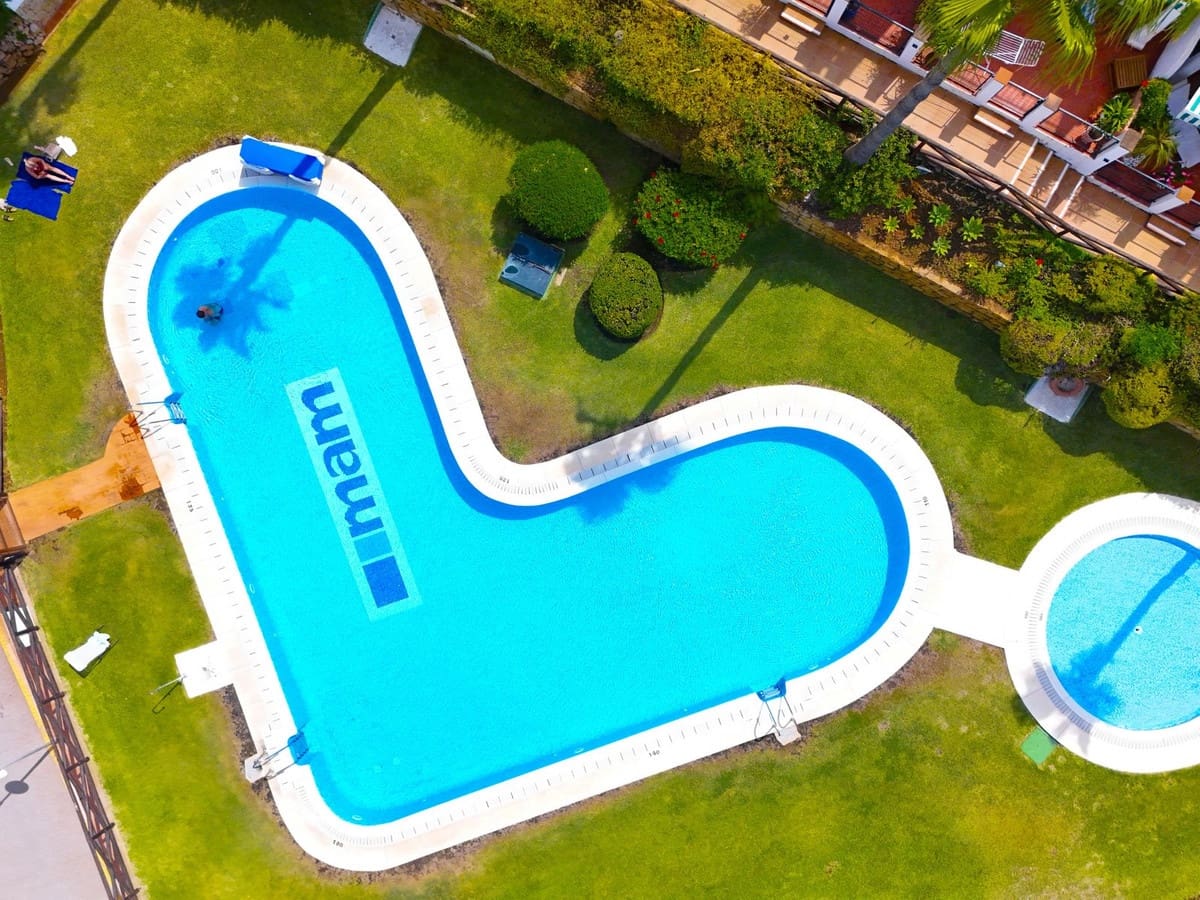 3 soveværelse Byhus til salg i Cabopino med swimmingpool garage - € 574.950 (Ref: 9337060)