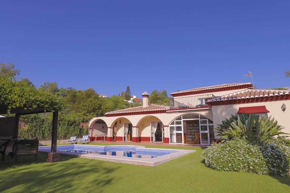 4 soveværelse Villa til salg i Vinuela med swimmingpool garage - € 595.000 (Ref: 9337061)