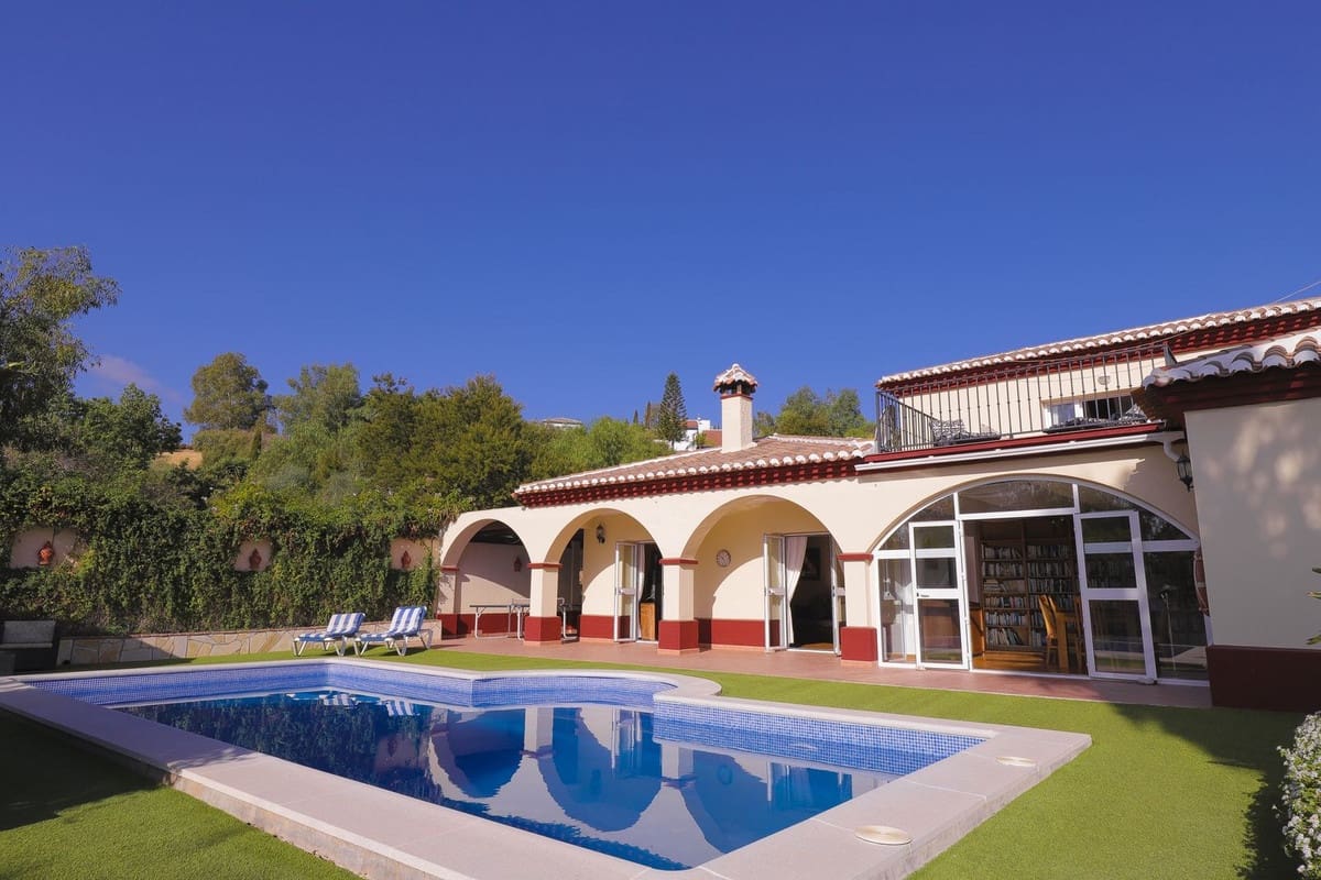 4 soveværelse Villa til salg i Vinuela med swimmingpool garage - € 595.000 (Ref: 9337061)