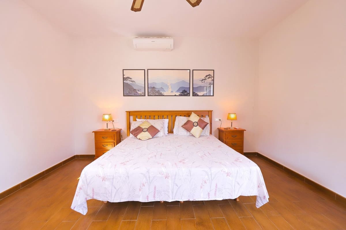 4 soveværelse Villa til salg i Vinuela med swimmingpool garage - € 595.000 (Ref: 9337061)