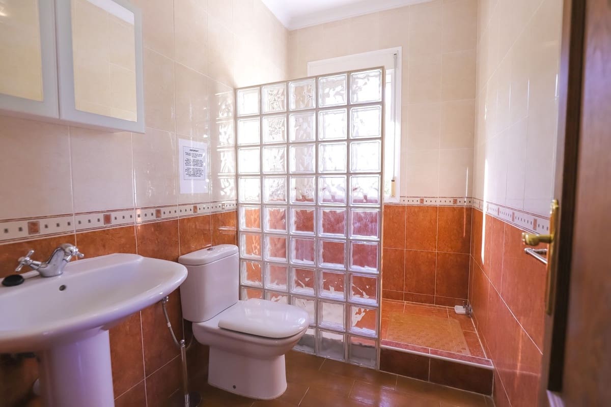 4 soveværelse Villa til salg i Vinuela med swimmingpool garage - € 595.000 (Ref: 9337061)