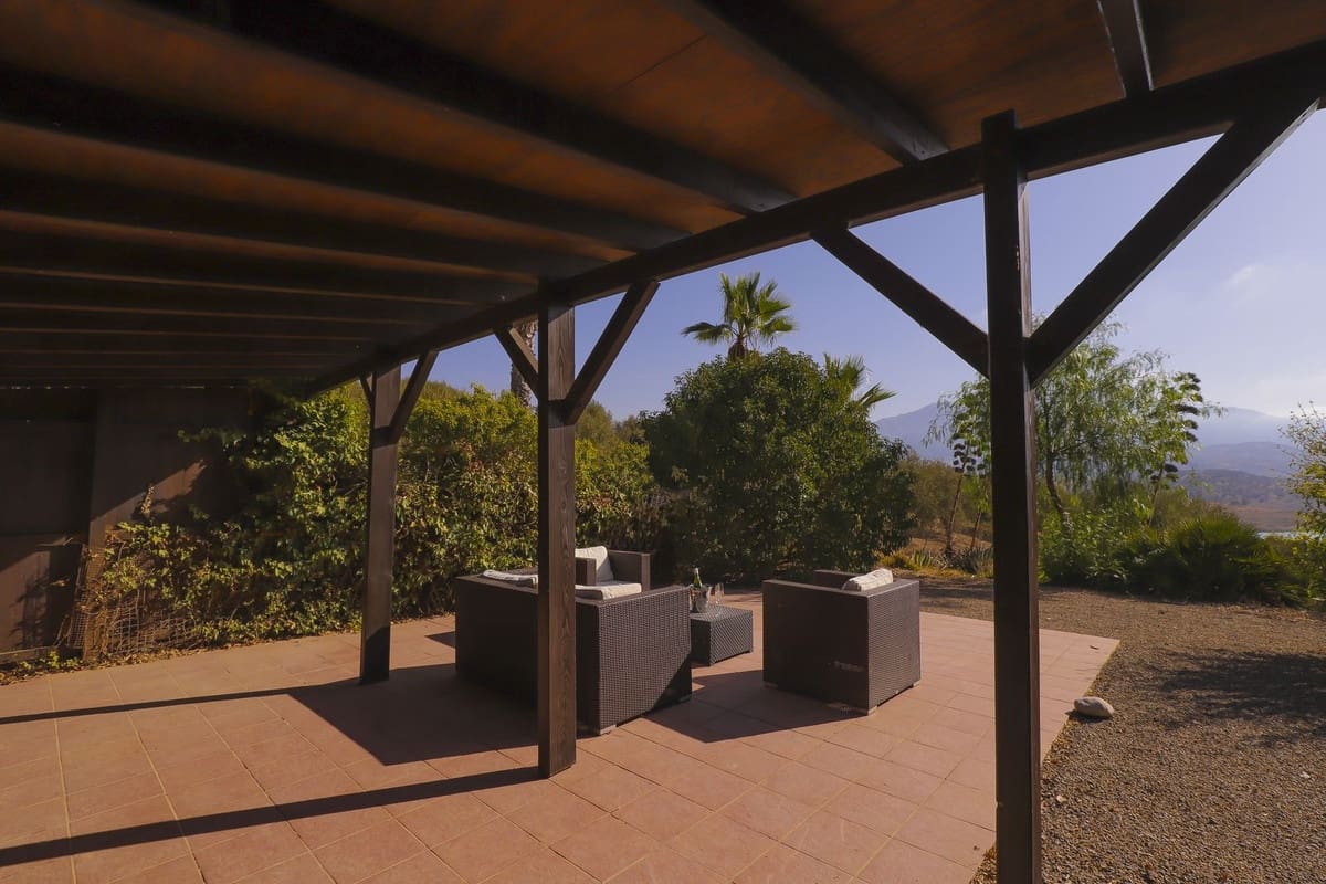 4 soveværelse Villa til salg i Vinuela med swimmingpool garage - € 595.000 (Ref: 9337061)