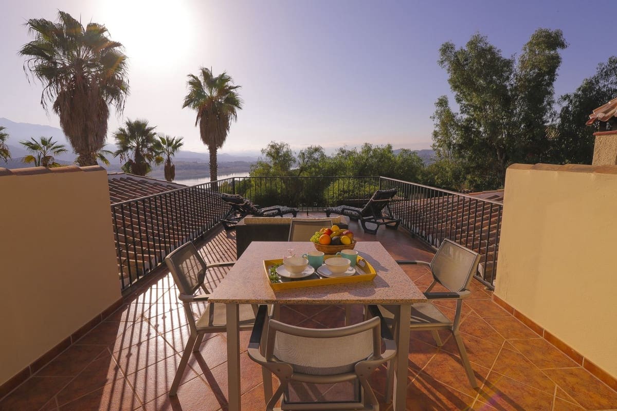 4 soveværelse Villa til salg i Vinuela med swimmingpool garage - € 595.000 (Ref: 9337061)