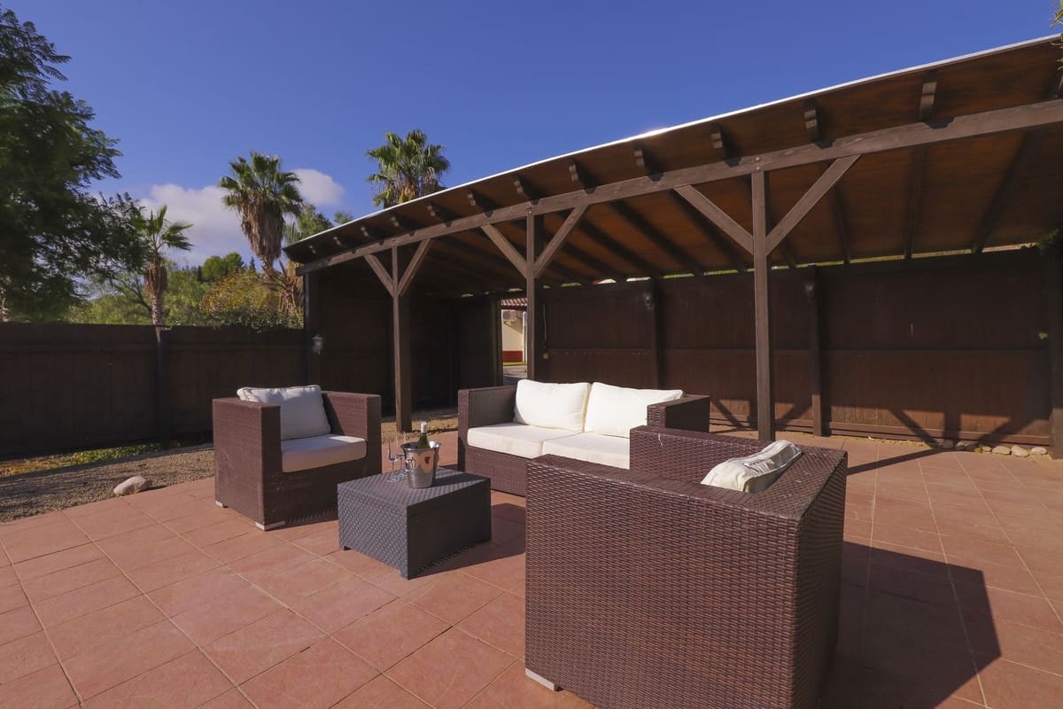 4 soveværelse Villa til salg i Vinuela med swimmingpool garage - € 595.000 (Ref: 9337061)