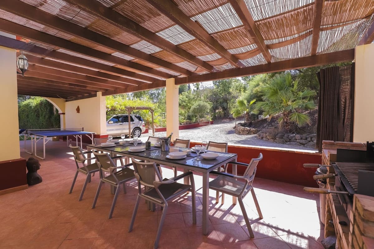 4 soveværelse Villa til salg i Vinuela med swimmingpool garage - € 595.000 (Ref: 9337061)