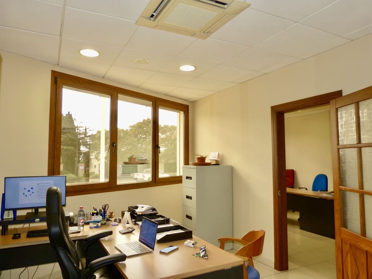 Kommersiell till salu i Cabopino med garage - 685 000 € (Ref: 9337062)