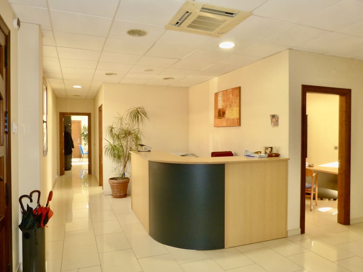 Kommersiell till salu i Cabopino med garage - 685 000 € (Ref: 9337062)