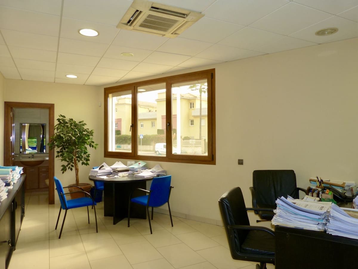 Kommersiell till salu i Cabopino med garage - 685 000 € (Ref: 9337062)