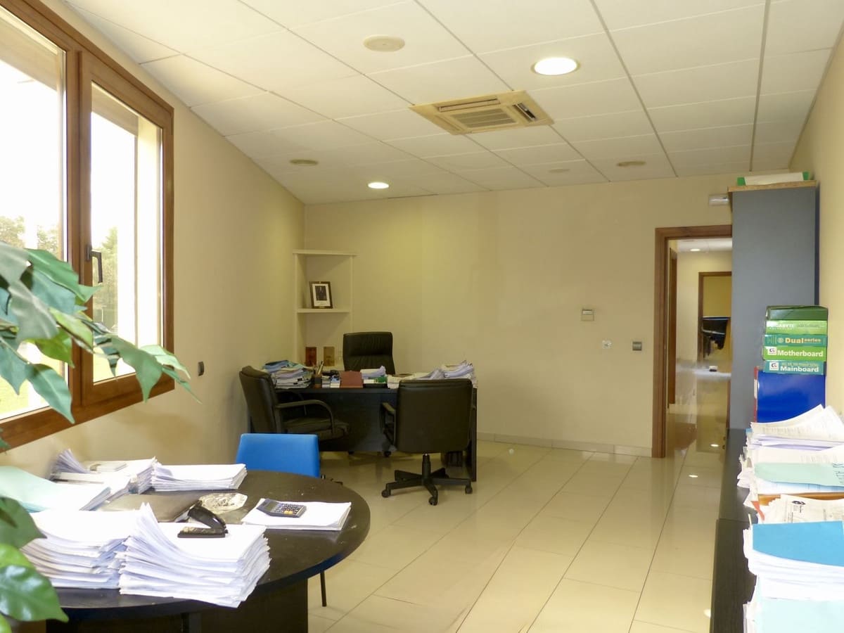 Kommersiell till salu i Cabopino med garage - 685 000 € (Ref: 9337062)