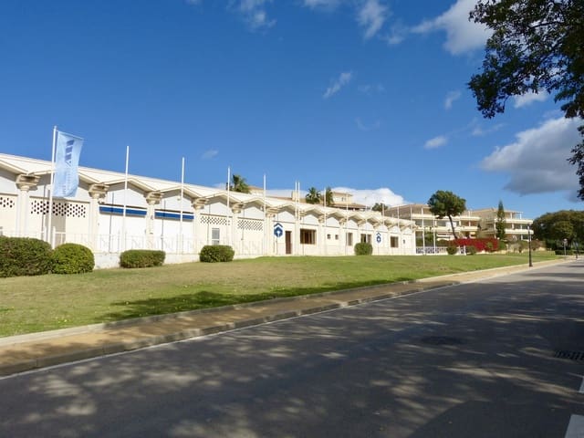 Kommersiell till salu i Cabopino, Marbella med garage - 685 000 € (Ref: 9337062)