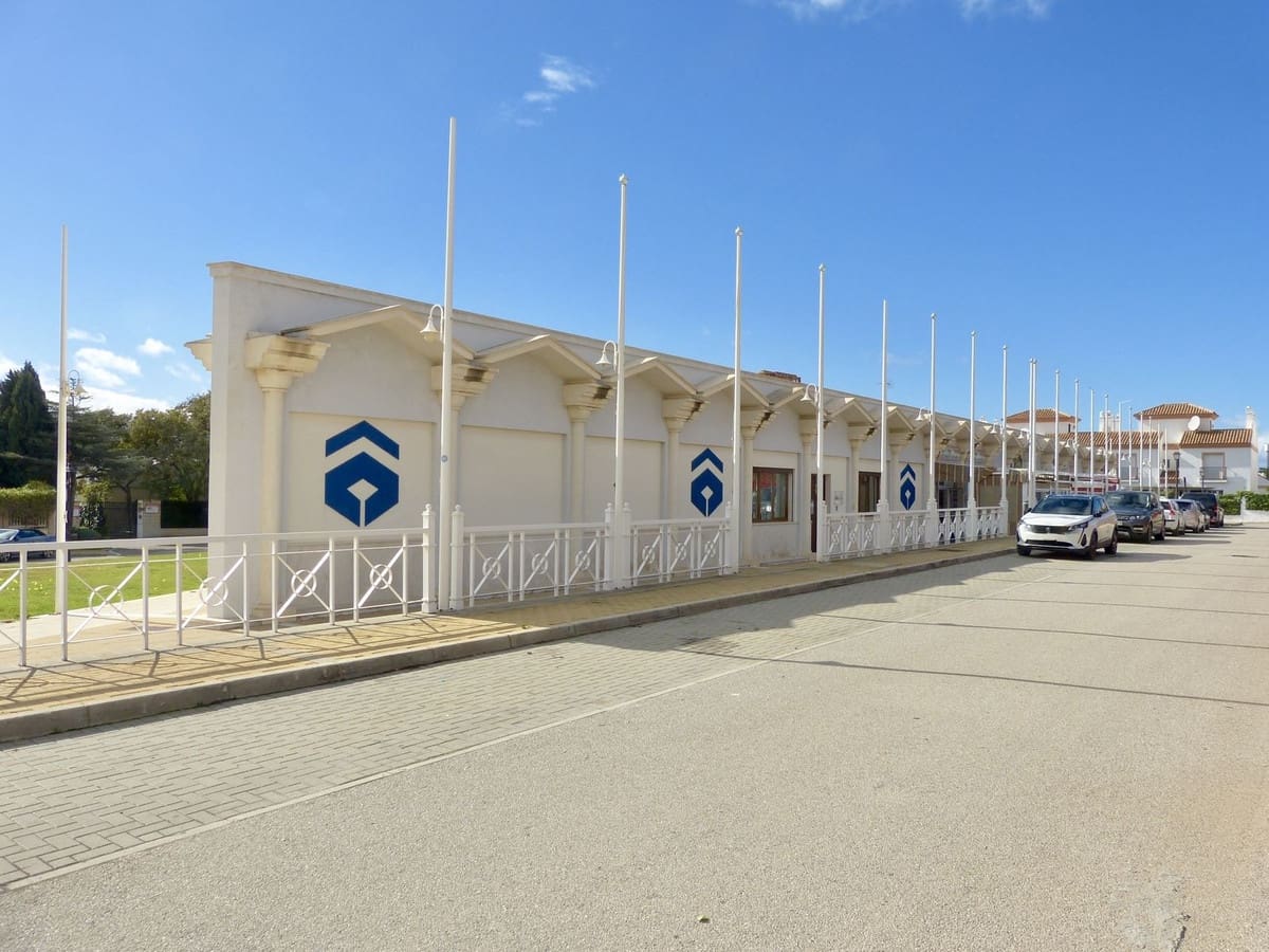 Kommersiell till salu i Cabopino med garage - 685 000 € (Ref: 9337062)