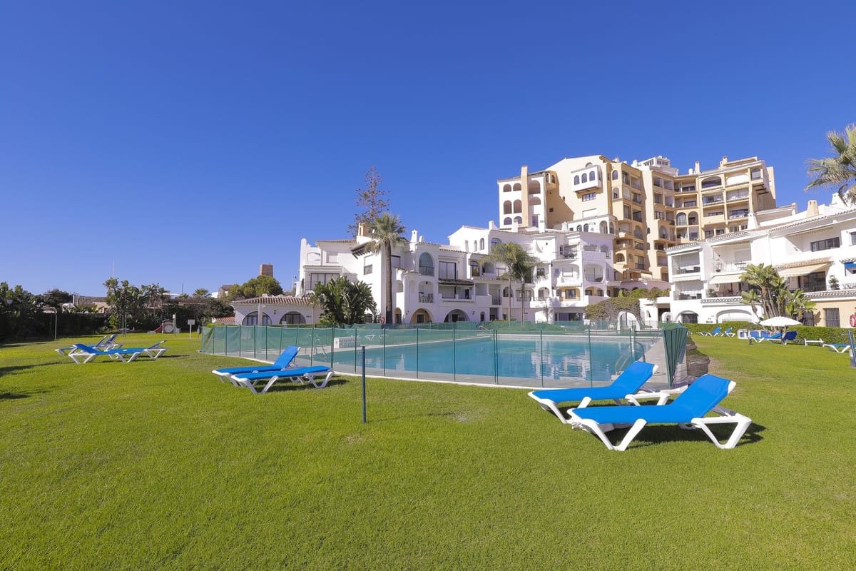 3 chambre Appartement à vendre à Cabopino avec piscine - 1 050 000 € (Ref: 9402688)