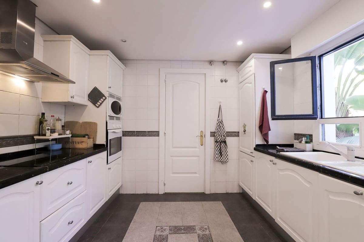 3 chambre Appartement à vendre à Cabopino avec piscine - 1 050 000 € (Ref: 9402688)