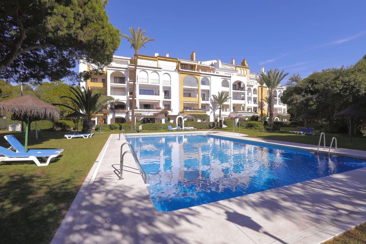 3 chambre Appartement à vendre à Cabopino avec piscine - 1 050 000 € (Ref: 9402688)