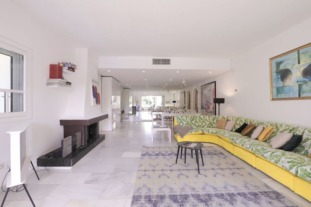 3 chambre Appartement à vendre à Cabopino avec piscine - 1 050 000 € (Ref: 9402688)