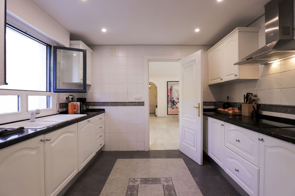 3 chambre Appartement à vendre à Cabopino avec piscine - 1 050 000 € (Ref: 9402688)