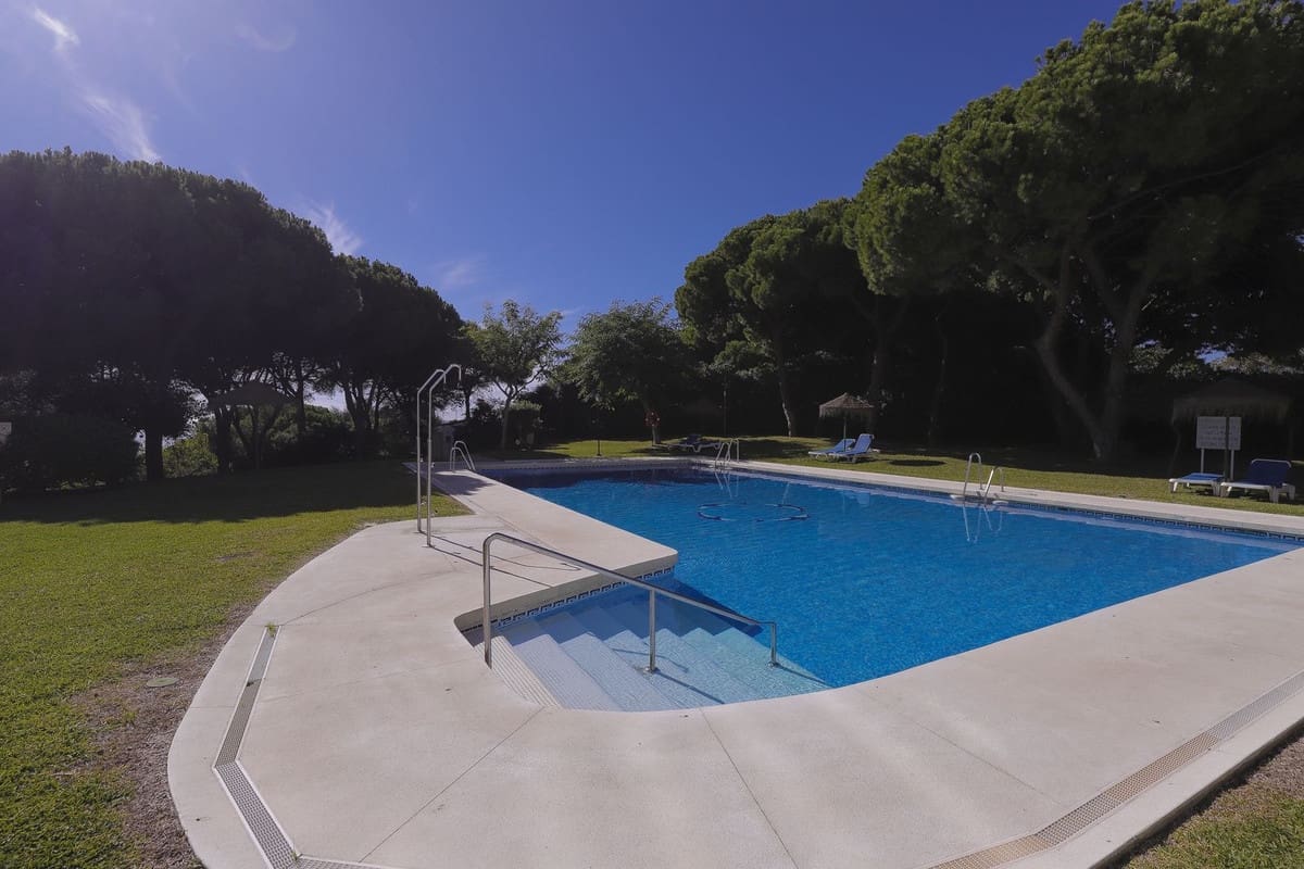 3 chambre Appartement à vendre à Cabopino avec piscine - 1 050 000 € (Ref: 9402688)