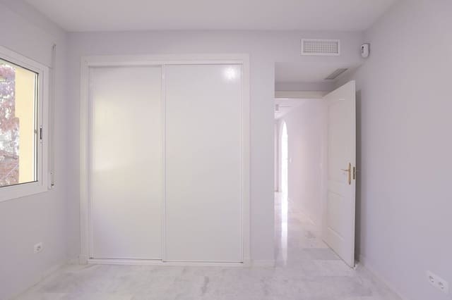 2 sovrum Takvåning till salu i La Reserva, Marbella med pool garage - 349 000 € (Ref: 9438758)