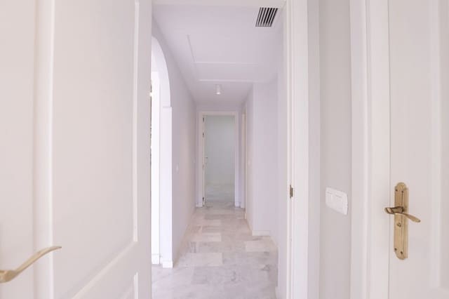 2 sovrum Takvåning till salu i La Reserva, Marbella med pool garage - 349 000 € (Ref: 9438758)