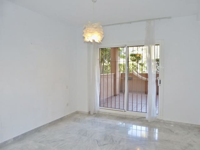 2 soveværelse Lejlighed til salg i La Reserva, Marbella med swimmingpool garage - € 289.000 (Ref: 9444923)