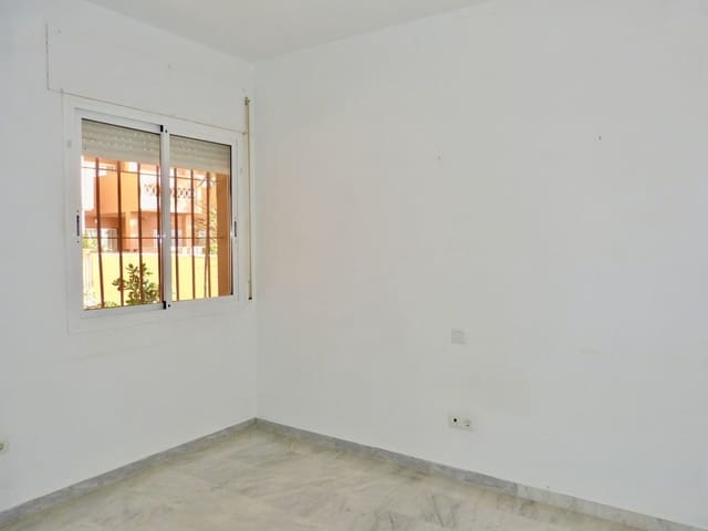 2 soveværelse Lejlighed til salg i La Reserva, Marbella med swimmingpool garage - € 289.000 (Ref: 9444923)