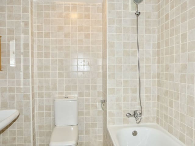 2 soveværelse Lejlighed til salg i La Reserva, Marbella med swimmingpool garage - € 289.000 (Ref: 9444923)