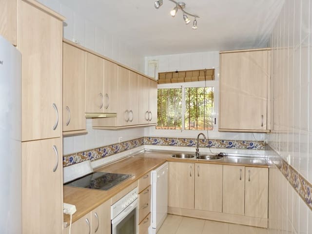 2 soverom Leilighet til salgs i La Reserva, Marbella med svømmebasseng garasje - € 289 000 (Ref: 9444923)