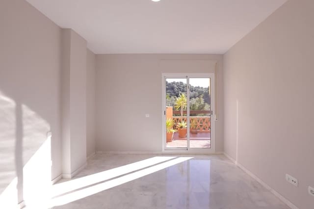 2 makuuhuone Huoneisto myytävänä paikassa La Reserva, Marbella mukana uima-altaan 
autotalli - 349 000 € (Ref: 9491920)