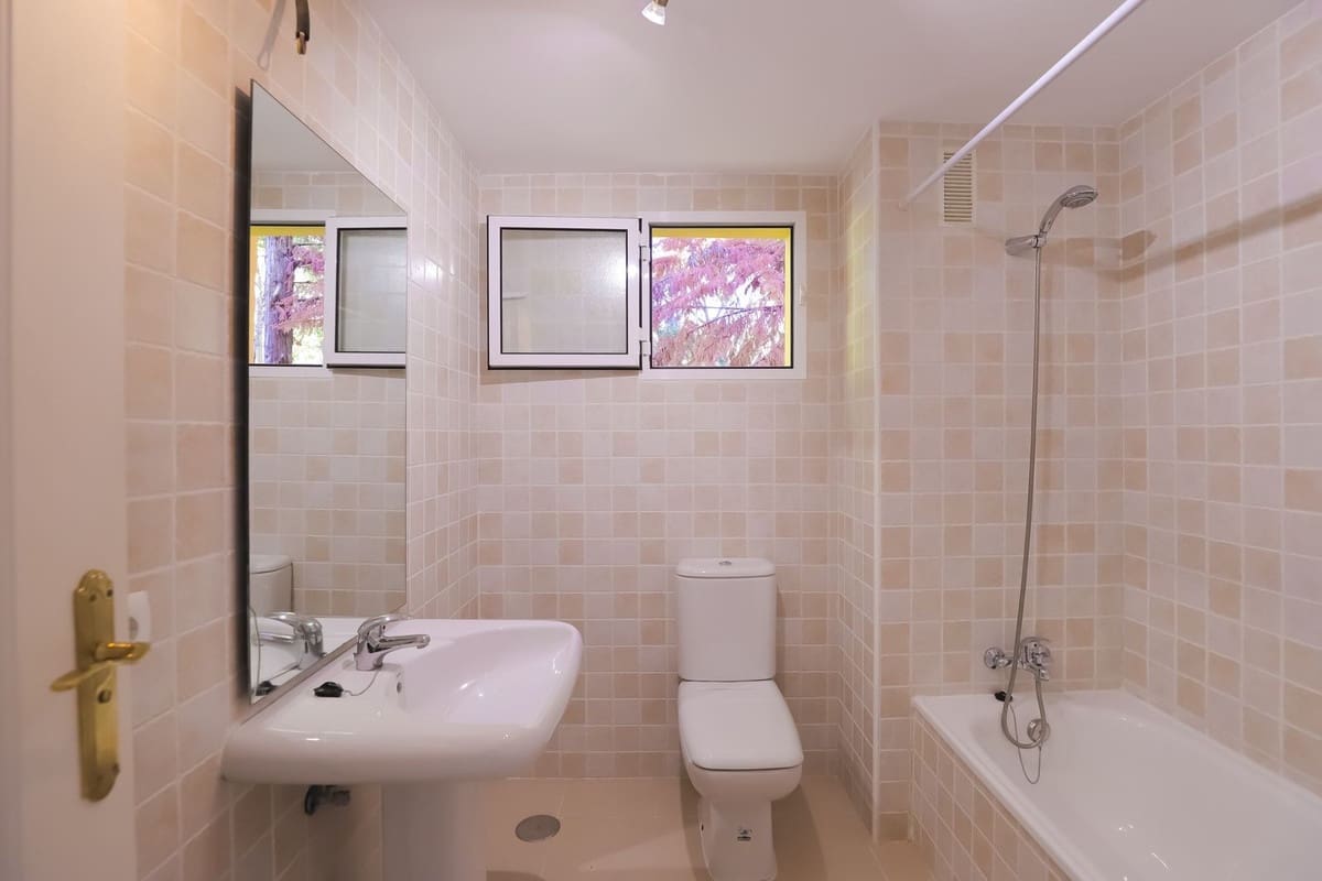 2 bedroom Apartment for sale in La Reserva with pool garage - € 349,000 (Ref: 9491920)