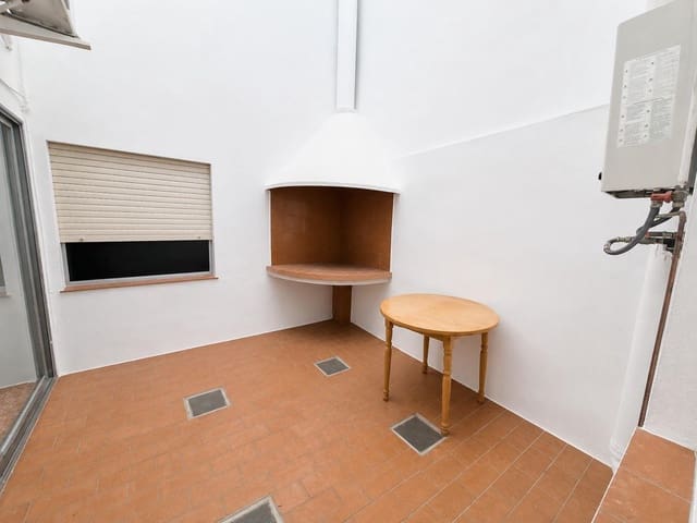 4 bedroom Flat for sale in Carcaixent - € 134,000 (Ref: 10005637)