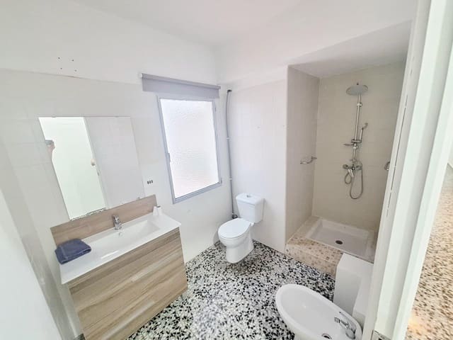 4 bedroom Flat for sale in Carcaixent - € 134,000 (Ref: 10005637)
