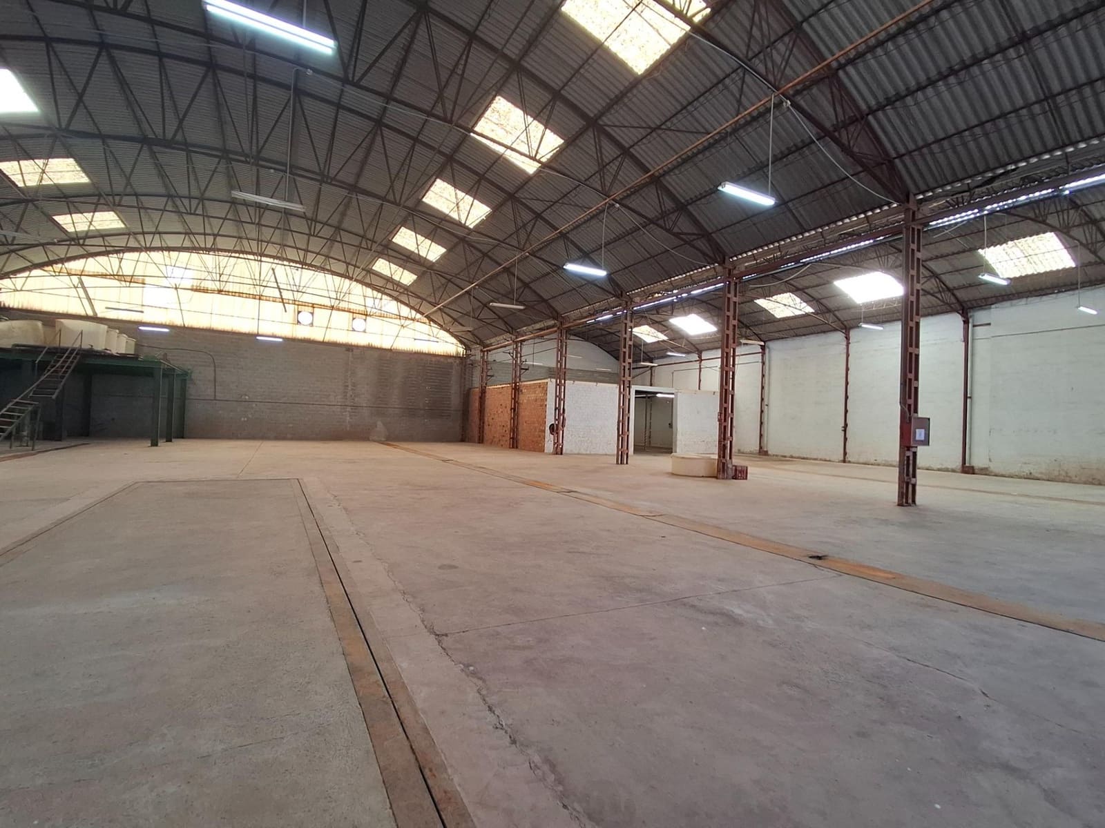 Business for sale in Algemesi - € 550,000 (Ref: 10017530)