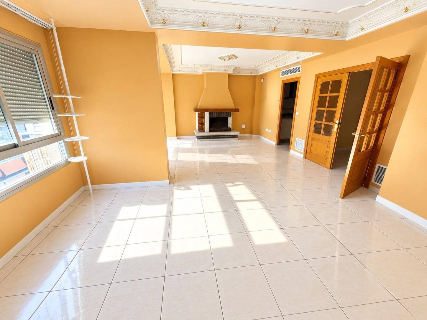 5 bedroom Flat for sale in Alzira - € 210,000 (Ref: 10055294)