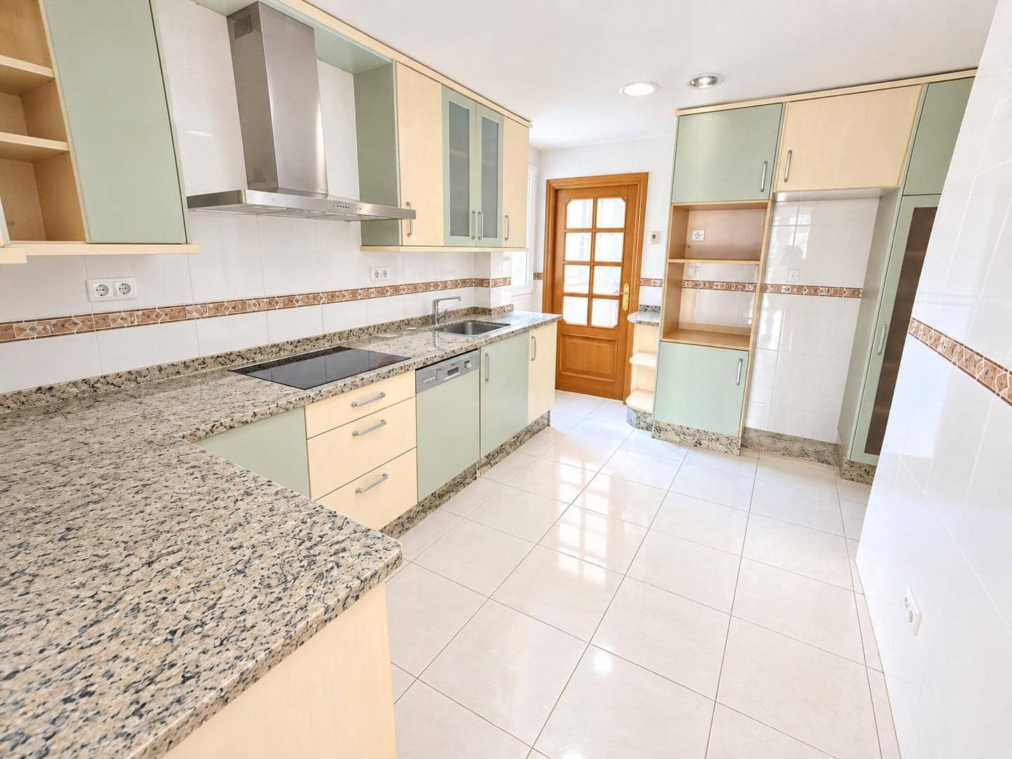 5 bedroom Flat for sale in Alzira - € 210,000 (Ref: 10055294)