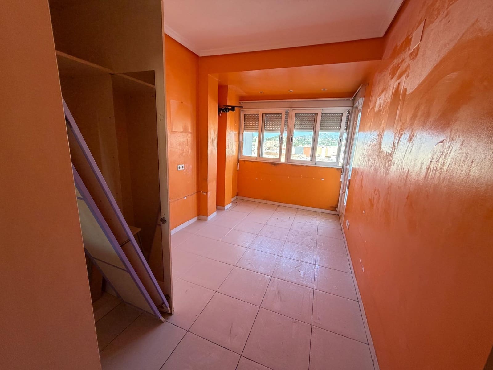5 bedroom Flat for sale in Alzira - € 210,000 (Ref: 10055294)