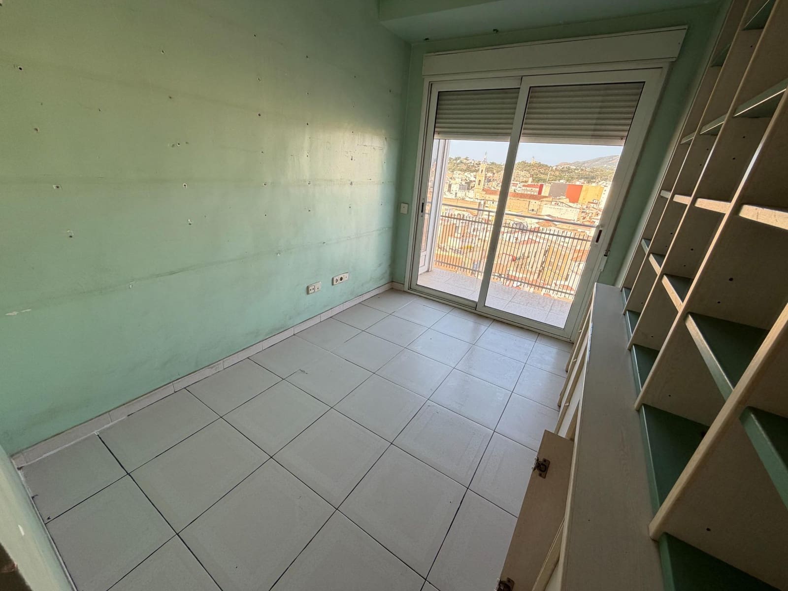 5 bedroom Flat for sale in Alzira - € 210,000 (Ref: 10055294)