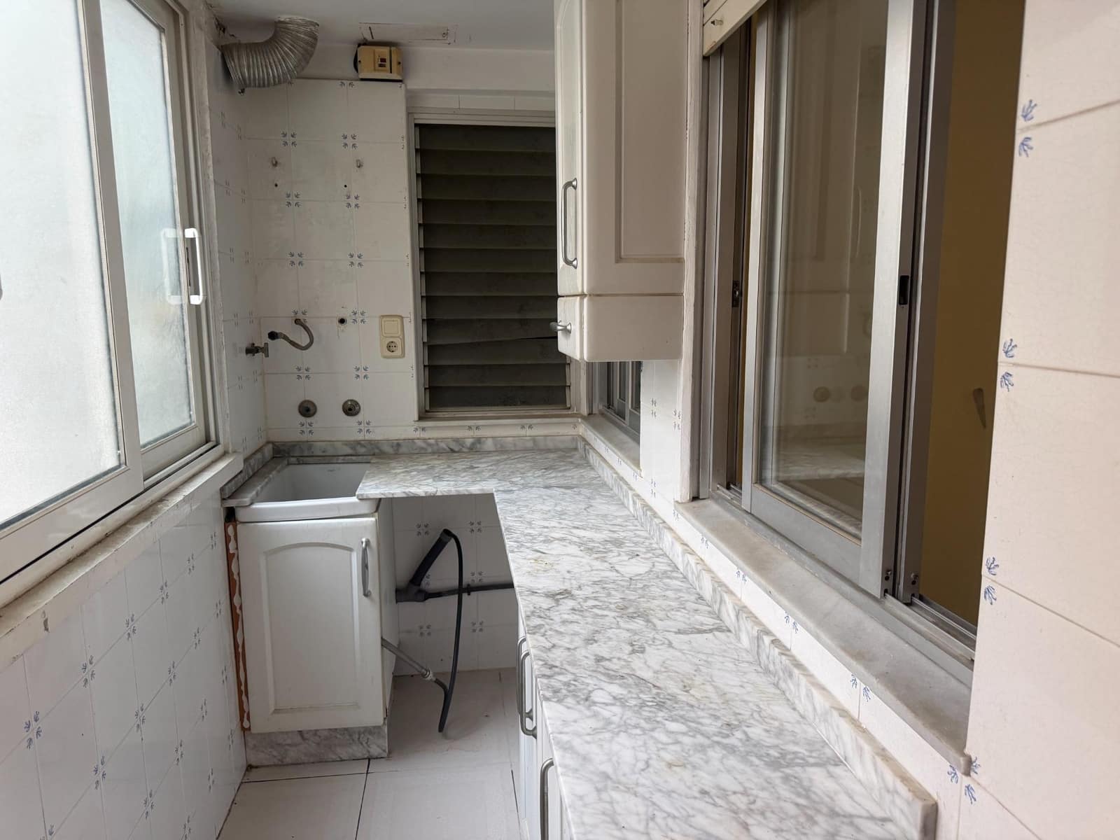 5 bedroom Flat for sale in Alzira - € 210,000 (Ref: 10055294)