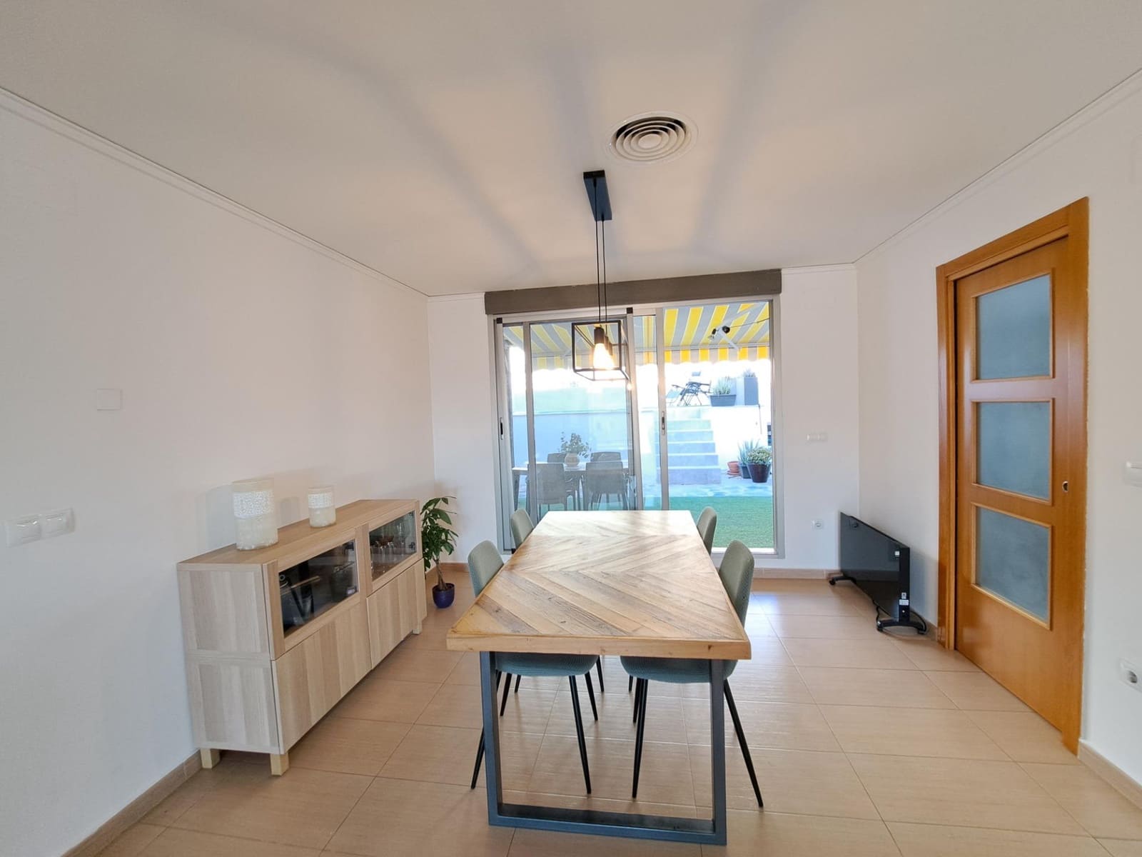 4 soveværelse Rækkehus til salg i Alzira med swimmingpool garage - € 390.000 (Ref: 10078392)