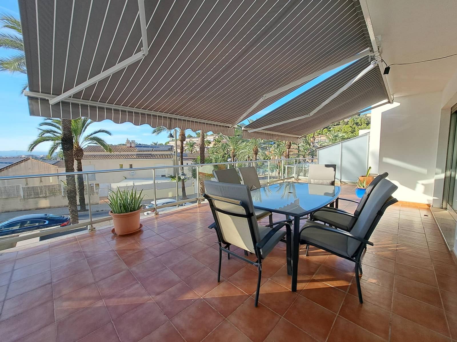4 soveværelse Rækkehus til salg i Alzira med swimmingpool garage - € 390.000 (Ref: 10078392)