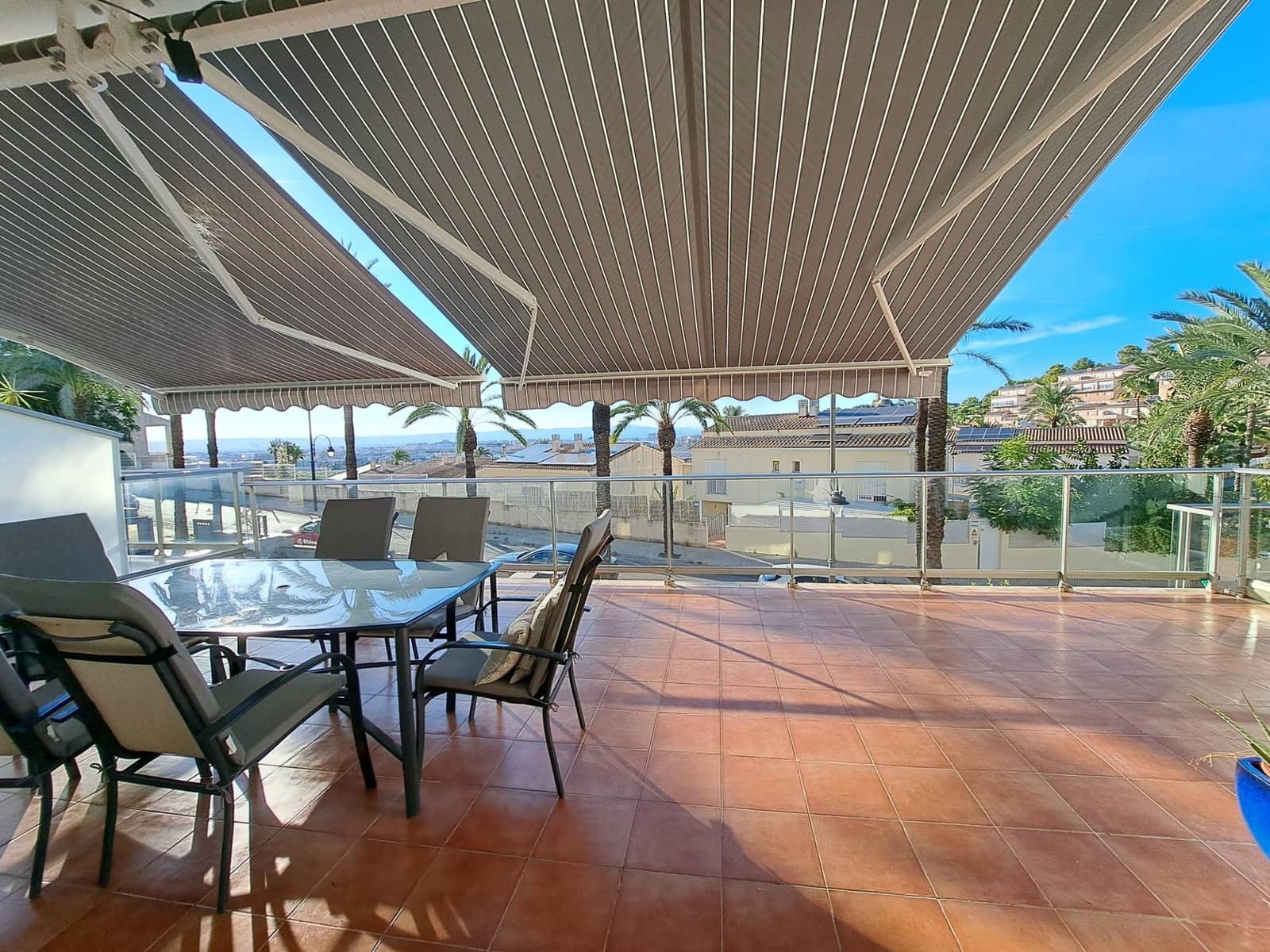 4 soveværelse Rækkehus til salg i Alzira med swimmingpool garage - € 390.000 (Ref: 10078392)