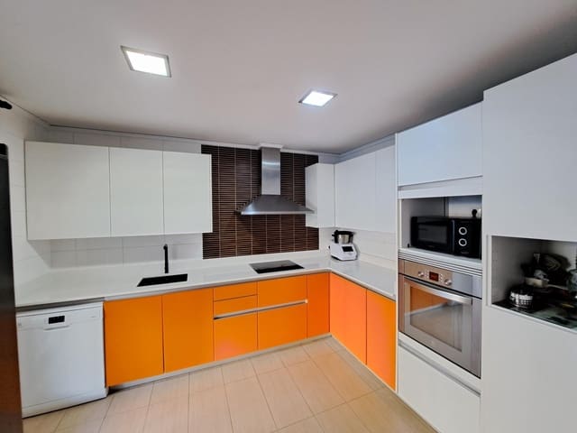 4 chambre Villa/Maison Mitoyenne à vendre à Alzira avec piscine garage - 390 000 € (Ref: 10078392)