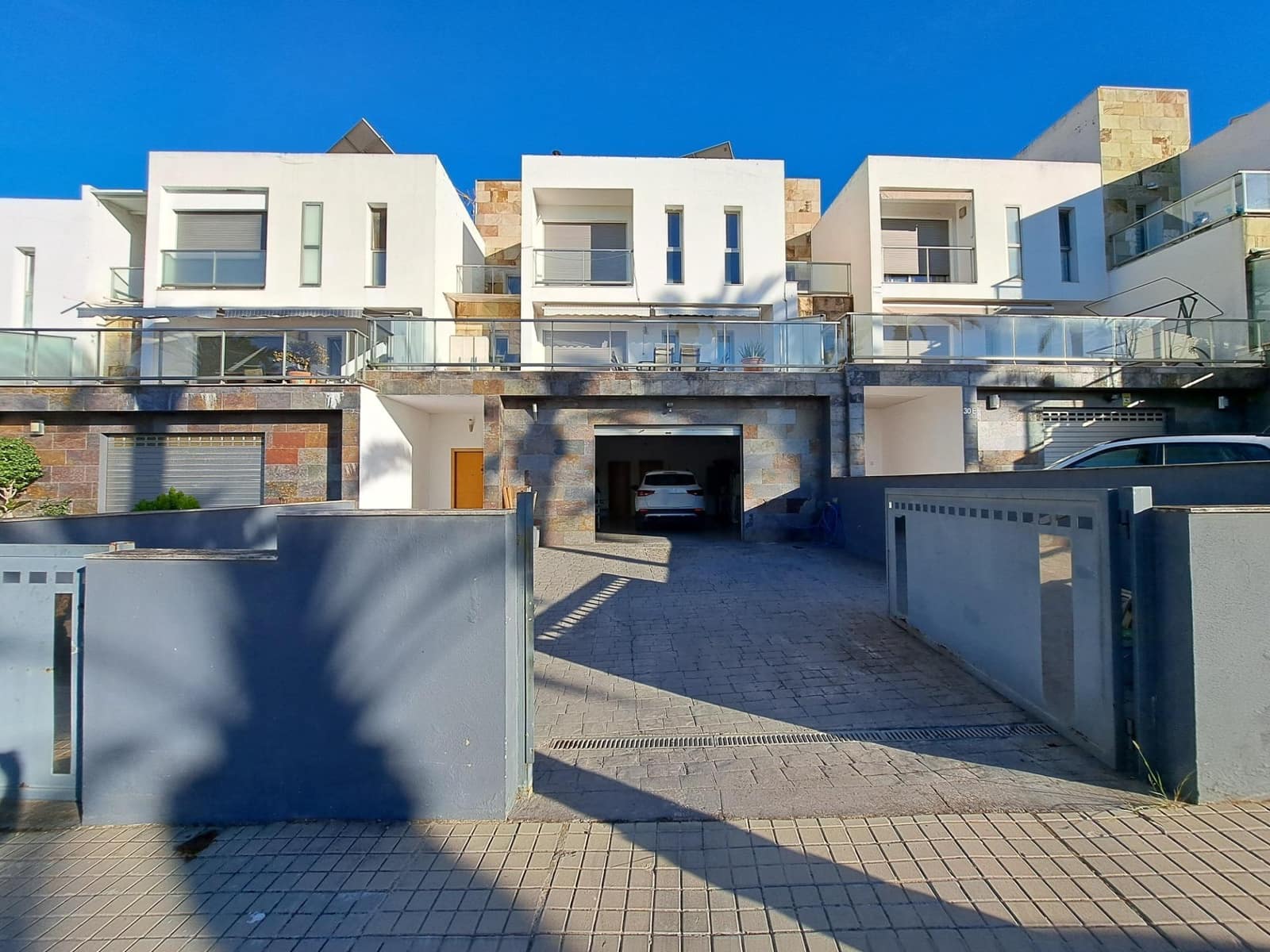 4 bedroom Terraced Villa for sale in Alzira with pool garage - € 390,000 (Ref: 10078392)