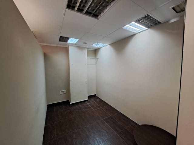 Comercial para arrendar em Alzira - 700 € (Ref: 10094684)