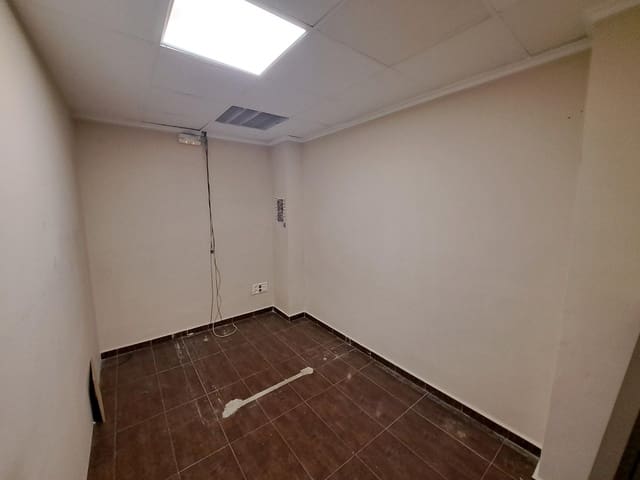Comercial para arrendar em Alzira - 700 € (Ref: 10094684)
