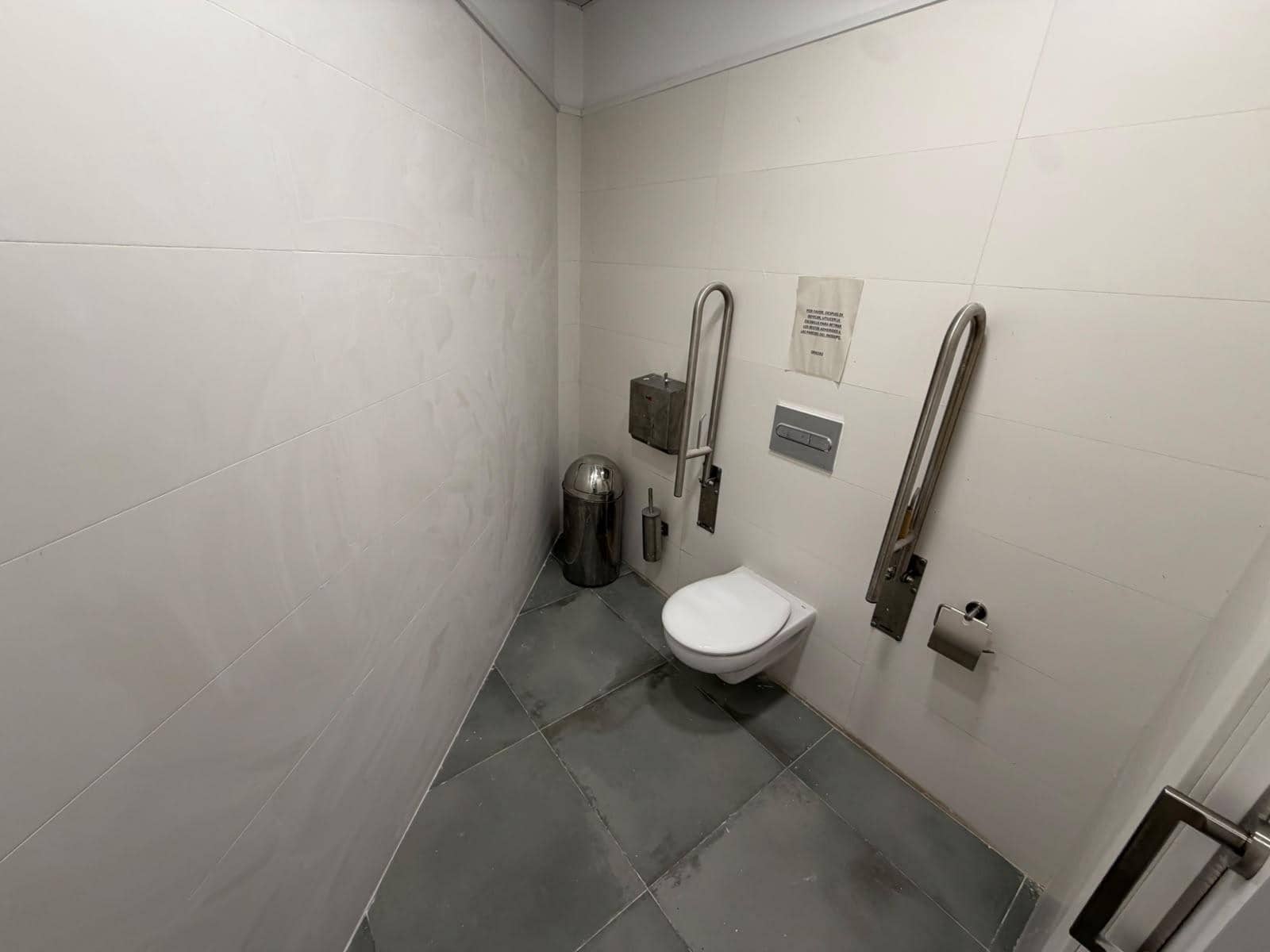 Commerciale da affittare in Alzira - 2.200 € (Rif: 10100456)