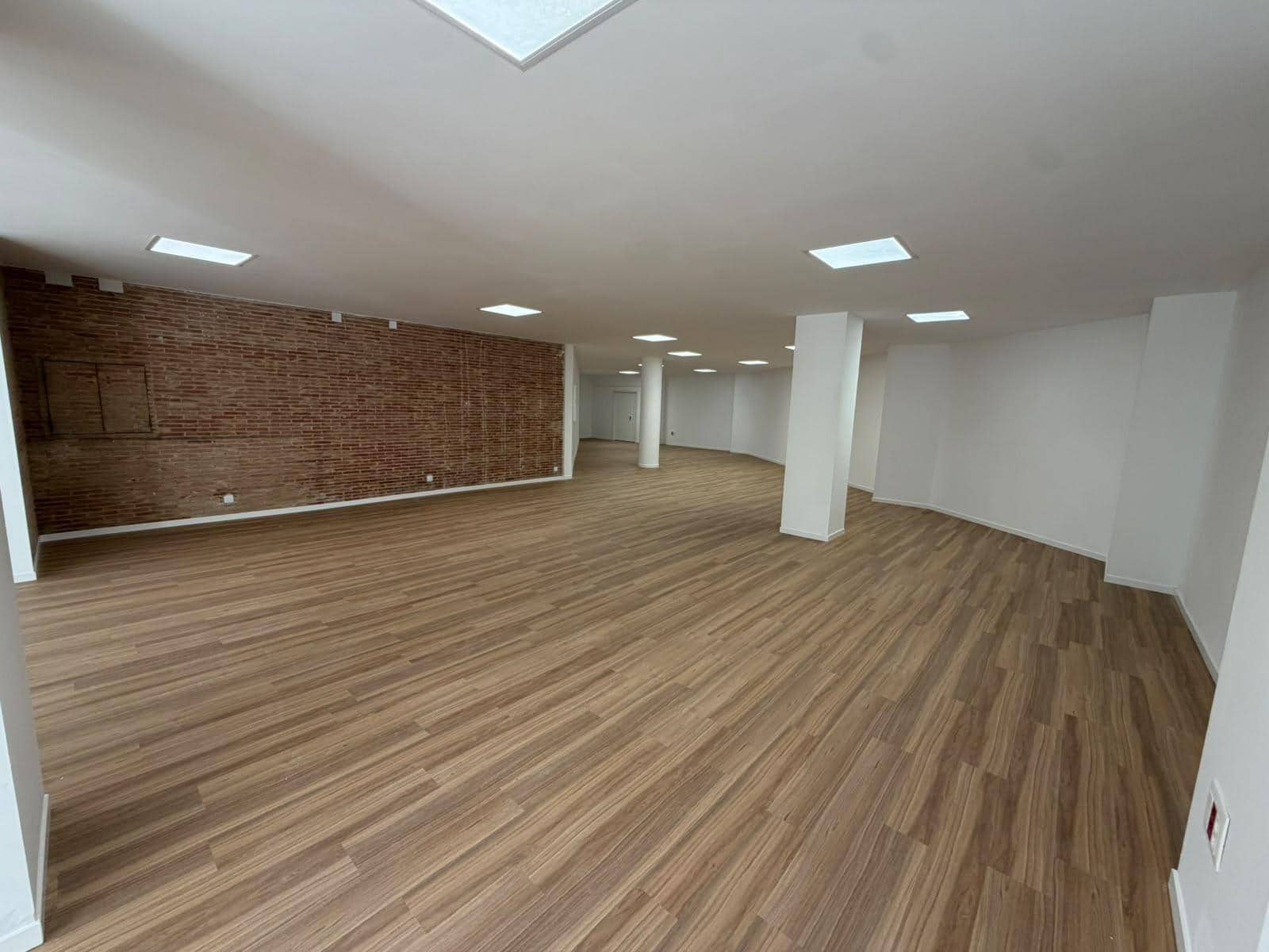 Commerciale da affittare in Alzira - 2.200 € (Rif: 10100456)