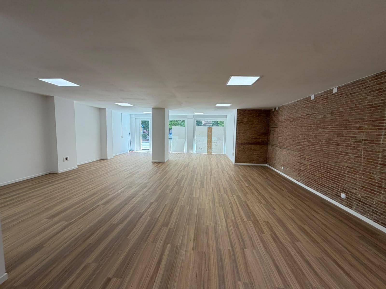 Commerciale da affittare in Alzira - 2.200 € (Rif: 10100456)