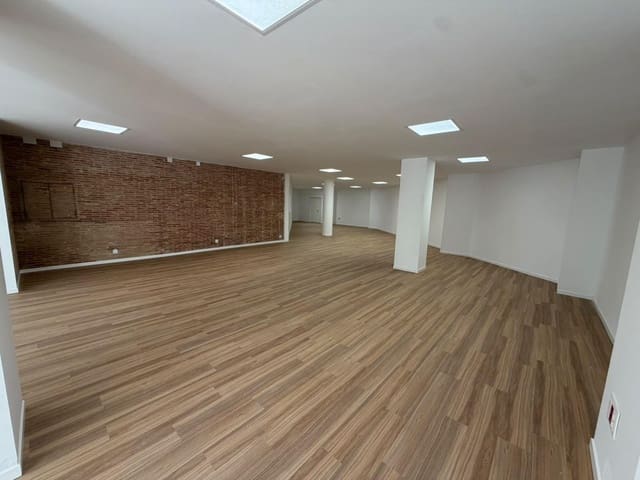 Commerciale da affittare in Alzira - 2.200 € (Rif: 10100456)