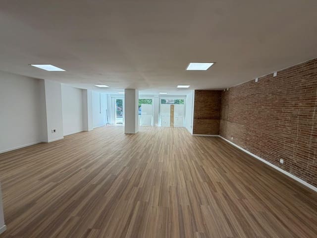 Commerciale da affittare in Alzira - 2.200 € (Rif: 10100456)