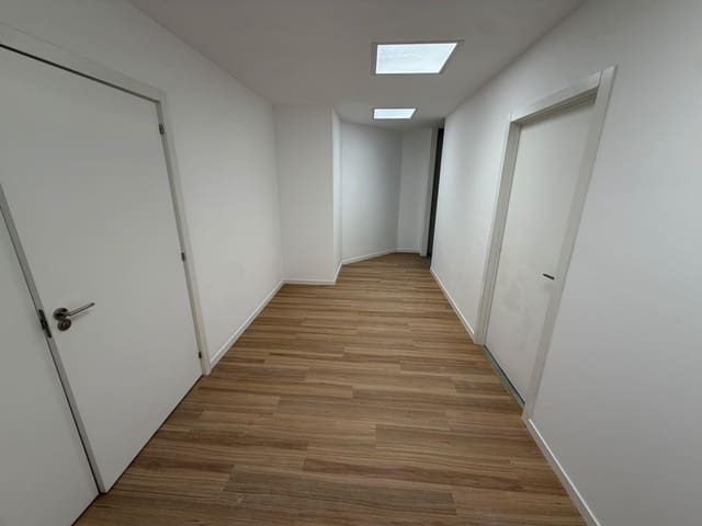 Commerciale da affittare in Alzira - 2.200 € (Rif: 10100456)